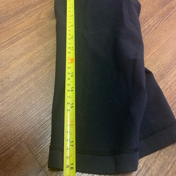 Lululemon Reversible Crop - Picture 4 of 13